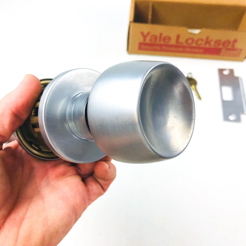 Yale Storeroom Closet Door Knob Lockset BR5405 26D Satin Chrome NOS ADA Strike 9