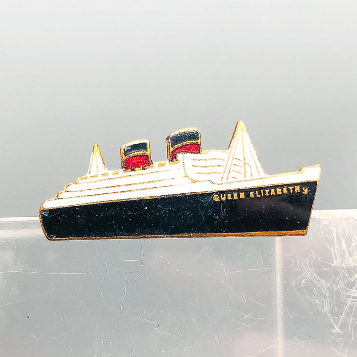 RMS Queen Elizabeth Boat Ship Lapel Pin Pinback Strattons England Made Vintage 1