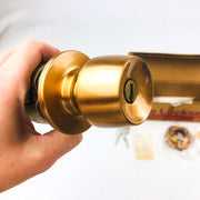 Yale Entry Doorknob Lockset Locking Knob BR5237 US10 Satin Bronze New Old Stock 1
