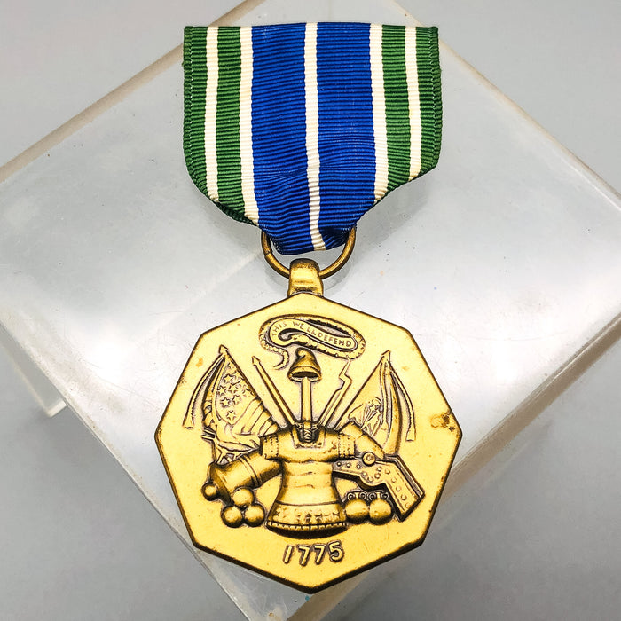 US Army Achievement Medal Pin Vintage LIGI This We'll Defend 1775 Blue Green 7