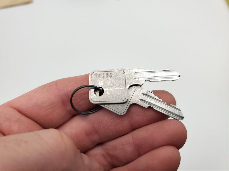 2x Yale Padlocks 7113 Keyed Alike 1" L X 1/4" D Shackle 1.5" Body Vintage NOS