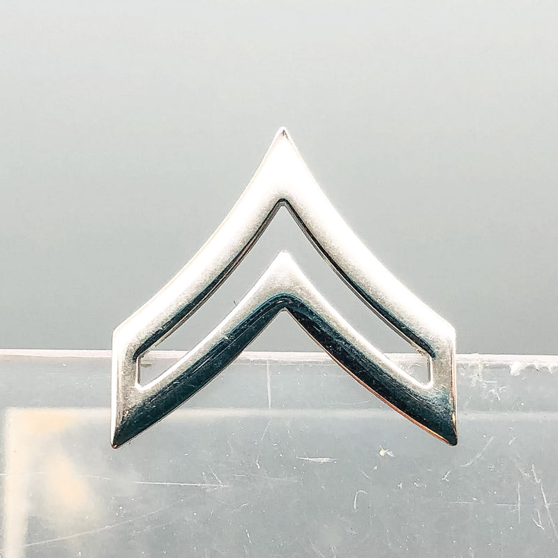 US Army Hat Pin Corporal E4 Chevron Military V-21 Vanguard Double Clutch 1