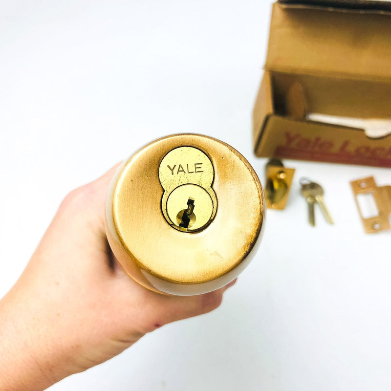 Yale Storeroom Closet Door Knob Lockset BR5405 X1210 US10 Satin Bronze New NOS 4