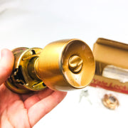 Yale Entry Doorknob Lockset Locking Knob BR5237 US10 Satin Bronze NOS No Latch 7