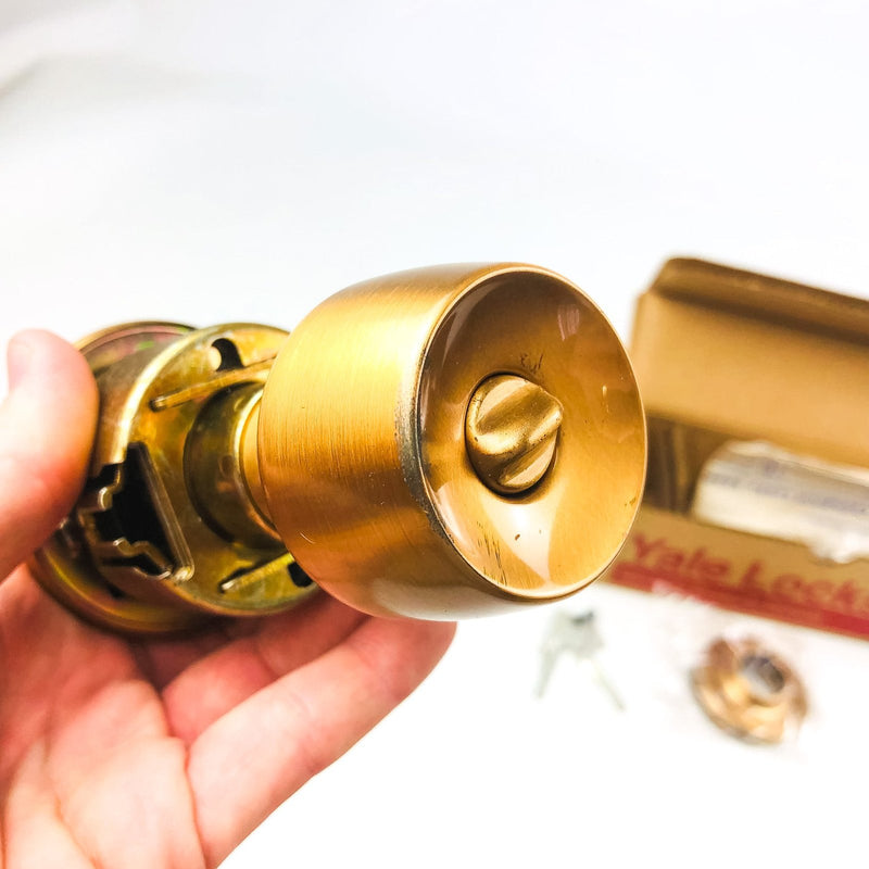 Yale Entry Doorknob Lockset Locking Knob BR5237 US10 Satin Bronze NOS No Latch 7