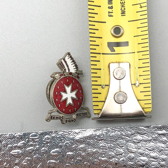 US Army 14th Field Artillery Pin Ex Hoc Signo Victoria Distinctive Unit Duroc 9