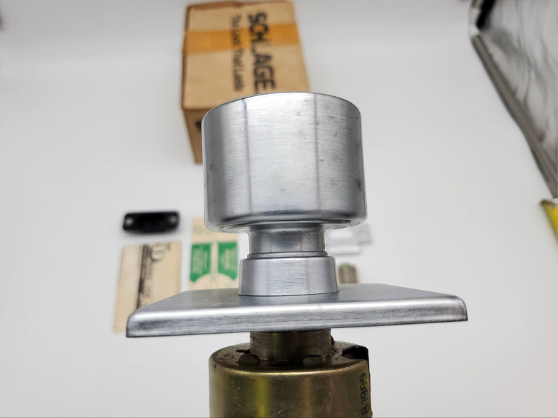 Schlage Door Knob Passage Latch Commercial Satin Chrome MET D10S 2-3/4 BS NOS