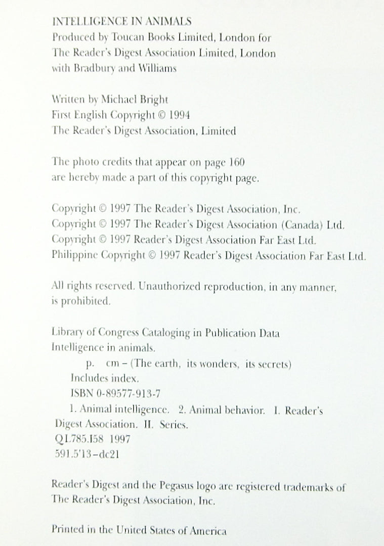 Reader's Digest: Intelligence in Animals: The Earth (Hardcover) - 1997 | USED