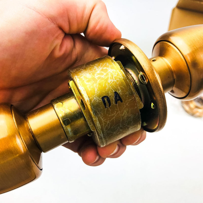 Yale Entry Doorknob Lockset Locking Knob BR5237 US10 Satin Bronze NOS No Latch 5